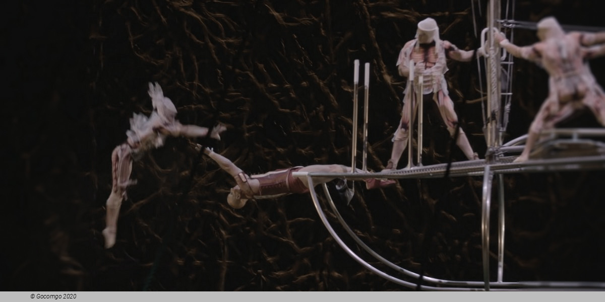 "O" by Cirque du Solei