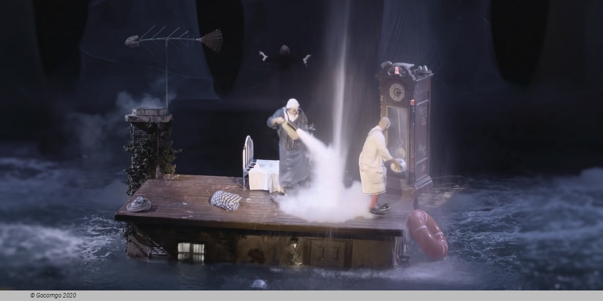 "O" by Cirque du Solei