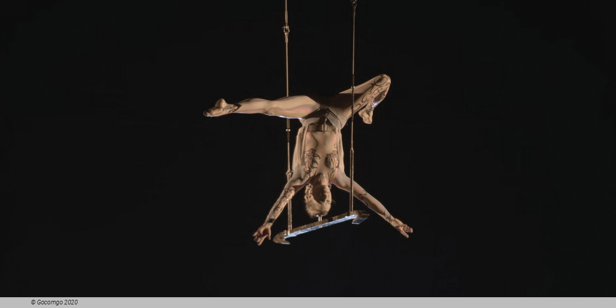 "O" by Cirque du Solei